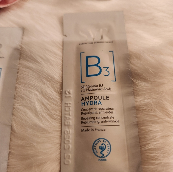 Free w Purchase skincare samples - Picture 4 of 4